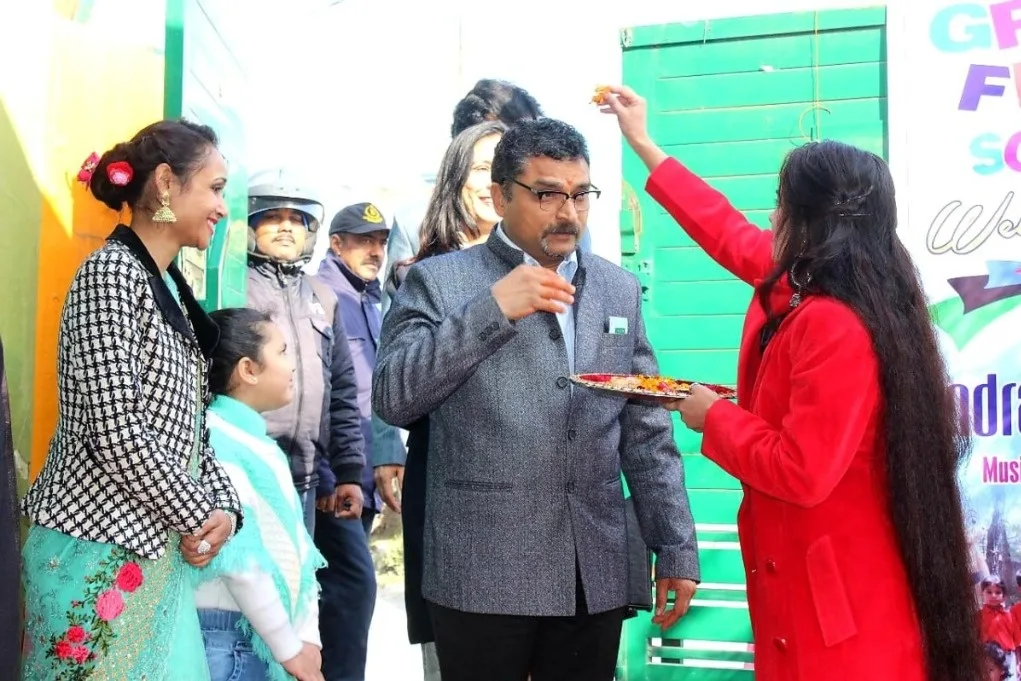 Dr. Charitesh Gupta receiving award